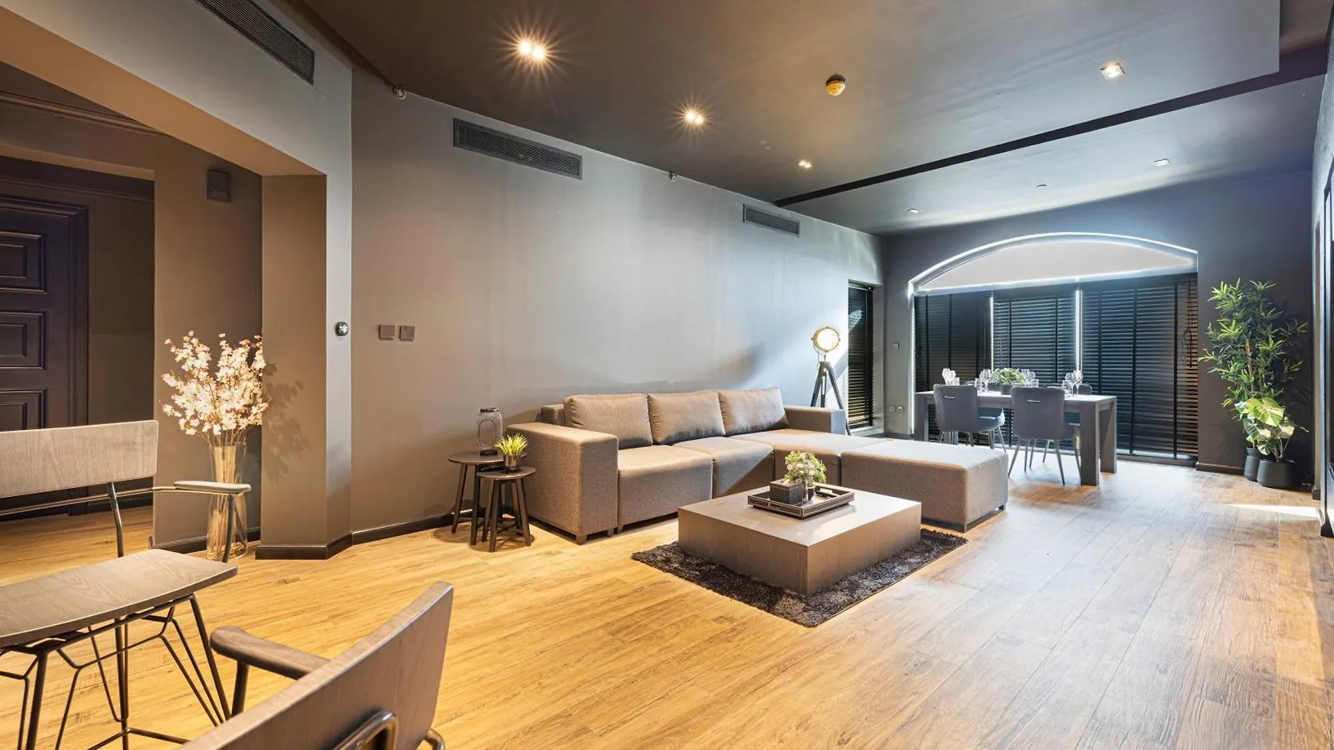 Poetry Of The Shadows By Lagom Apartamento Dubai